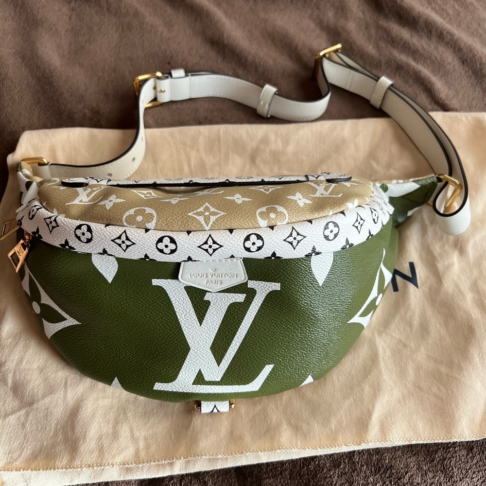 LOUIS VUITTON BUM BAG GIANT MONOGRAM KHAKI GREEN BEIGE FANNY PACK - Picture 2 of 14